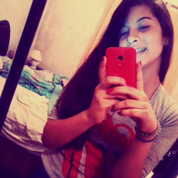 y si la ves caminado por ahi pensaran que ella es feliz,pero preguntale y te va a decir que no es asi te va a decir que no puede vivir sin mi