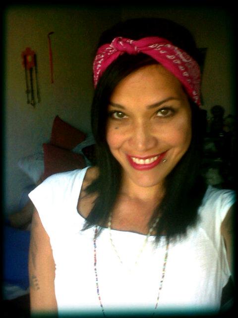 Soy instructora de (Fitness de Combate), soy super apasionada y sociable,amo los tattoos,amante de la fotografia,de los animales y del rock!