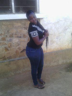 HasnaHood's profile picture. 