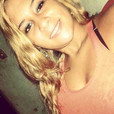Uma mina Sonhadora, Brincalhona,Um pouco doidinha ' Que odeia qualquer tipo de preconceito,   .que valoriza muito A amizade verdadeira '