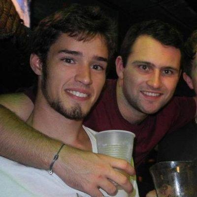 Licenciado en Derecho por la UDLA,regresando de un  intercambio en miami.