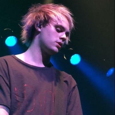 michaelgfuckboy's profile picture. if youre reading this i love you and your favorite does too