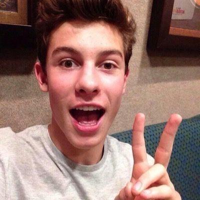 hey loves, i gave you a free follow, so please go follow @howmendes she follows back ✌