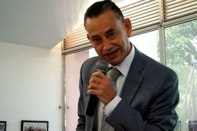 Escritor y conferencista motivador en las áreas de liderazgo y ventas. Dedicado a hacer conexiones comerciales con sentido humano