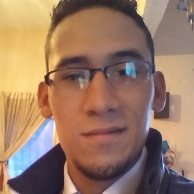 Que divino es cuando te tengo tan cerca y mi corazón se acelera.......