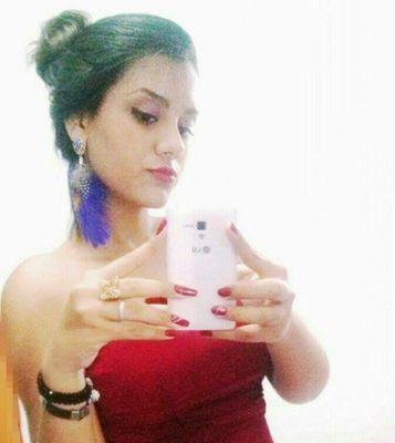 Sou o tipo de garota que sabe desistir quando preciso, mais ensiste até o final se for pra valer apena. ✌