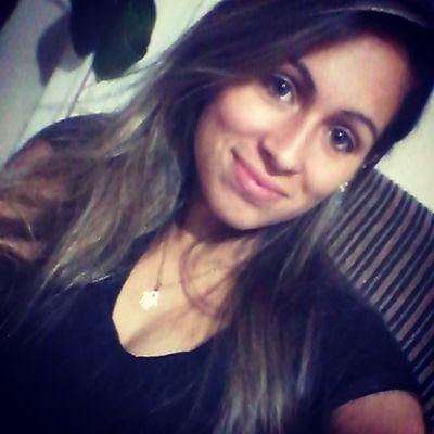 Ela sonha com um dia melhor, com uma vida melhor pra se viver. ✨