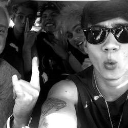 RT THE LINK & TAG CALUM AT LEAST 5 TIMES! WHEN YOURE DONE SEND PROOF TO @iDM5sos FOR A DM TO 5/4 :))