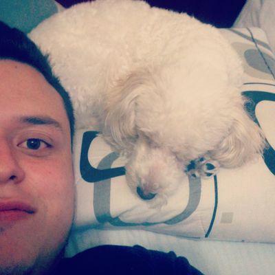 Comunicador Audiovisual y Multimedial.  Amante de los videojuegos, el anime, la cocina y el Deportivo Independiente Medellín.