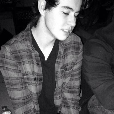 GRATEFULLYGRIER's profile picture. im in love with guys who are way out of my league oops 1/12 +bryant