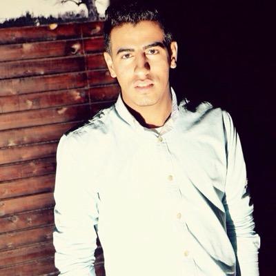 i'm abdo Oomar #Muslim #Egyptian in deep love with my country,,I follow back just follow me (I unfollow back) http://t.co/ExJNQXk5V6 
suez 
football player