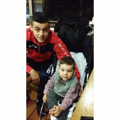 vitigonzalez's profile picture. Quien quiera peces que moje el culo