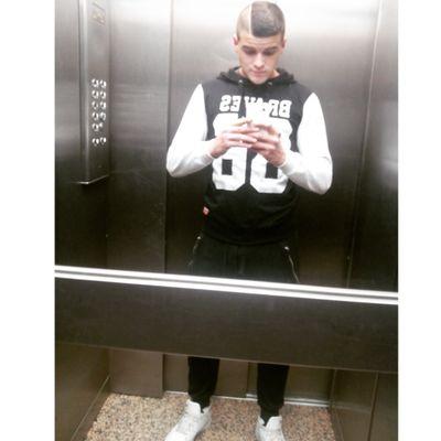Mi personalidad es quién soy , mi actitud depende de quién seas tú.                                                              ADORO LA FIESTA