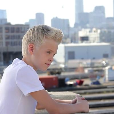 This is a Spanish account that supports @carsonlueders.Two girls with one dream.Meet him.200114 ♥.∞Luedizers∞ owners and we love MattyB and 1D--Cris & Munia
