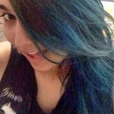 Quem sou eu ? Bom,sou uma velha jovem espiã.

AH ... ser espiã tem lá suas vantagens              apenas um fc :)