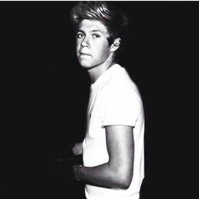 i just gave you a free follow pleas follow @lukeftaussies she'll follow back
