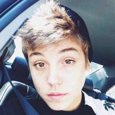 Hey guys! This is a free follow acct! Please follow @breezyespinosa