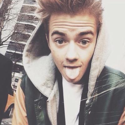 free follow from @biebshawnftcash :) fb?