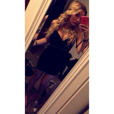 bethanhoskins's profile picture. instagram -bethanhoskins snapchat - beth_hoskins