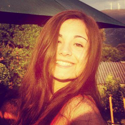 Amante de la música,montar a caballo y dormir. 
Kung Fu ❤
Dicen que huelo a piscina,chupachups y verano.
Sonreír siempre es la clave