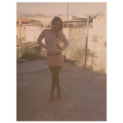 -bailamos al atardecer porque la vida merece ser celebrada. [17]