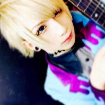『RP|OC|Mature| Height: 5'1| Half State Shifter|Writer: @CrowsAndCurses 』The Orange eyed one, The timid side . Lover of apples and cuddles, easily tricked.