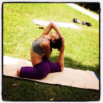 Profesora de yoga compartiendo la enseñanza. Agradecida con mi alma que escogió estar acá en la Tierra para aprender... SER YOGA. amanaskha@gmail.com