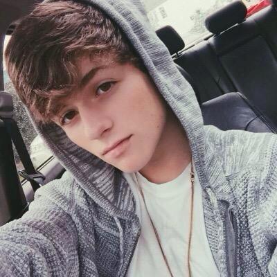 hii please follow @sierraxshae. i fb active accounts :)