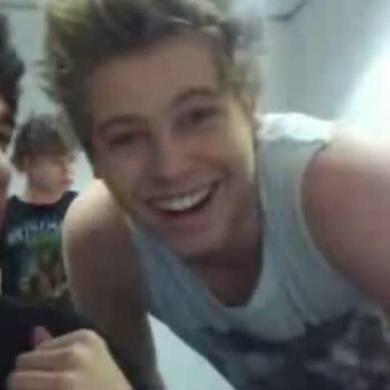 lhemmingswbu's profile picture. {free follow from @ebonnywbu, old acc of mine sorrt. ily alot ty xx}