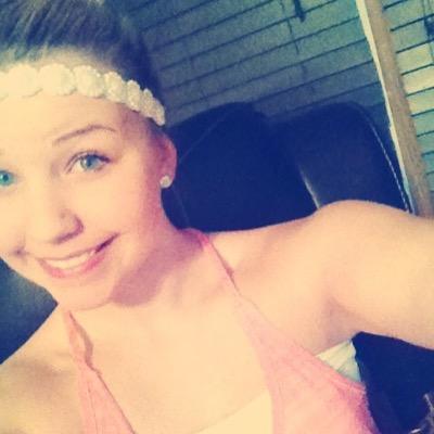 alexislyons18's profile picture. jc plz follow me!! ilysm ♡