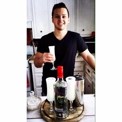 ryanfeldman's profile picture. Half Scotsman, Half Chilean. Self Proclaimed Islander.