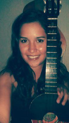 Socióloga , naturalista, cada dia mas humana menos perfecta,  profesora del sistema nacional de orquesta P. I. M. S. B