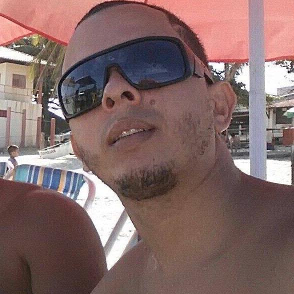 AndreAlves_TI's profile picture. Estudante de TI, tio do Maycon e da Adriely, pai dos filhos mais lindos do mundo Guilherme e Willian e capoeirista...
Senzaleiro de plantão