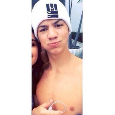 taylorcconfess's profile picture. dm me your confessions