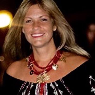 Empresaria, Consultora en Mercadeo, Estrategias y Desarrollo de Negocios y productos, madre, amiga y ciudadana preocupada por su pais.