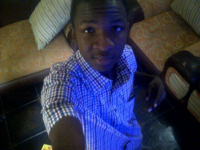 I don't think of myself as anything like a global citizen or anything
of the sort, I am just a
Nigerian who's comfortable
in other places.
CEO Abshaf collection
