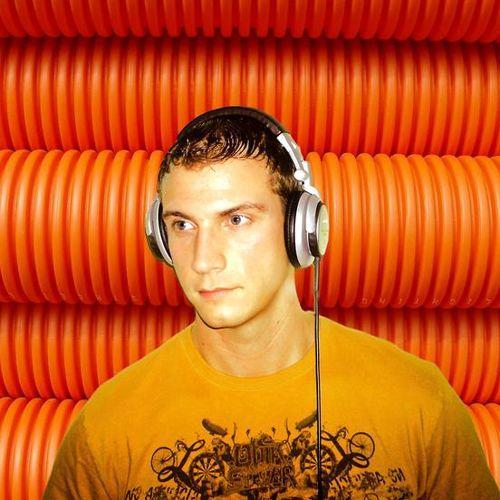 House music dj & producer from Florida. Constantly perfecting my craft. Music is life!