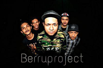 @beru86 @pravisiandro @alviyahya @ryankurniawanS @awryndavis | First single #Dia