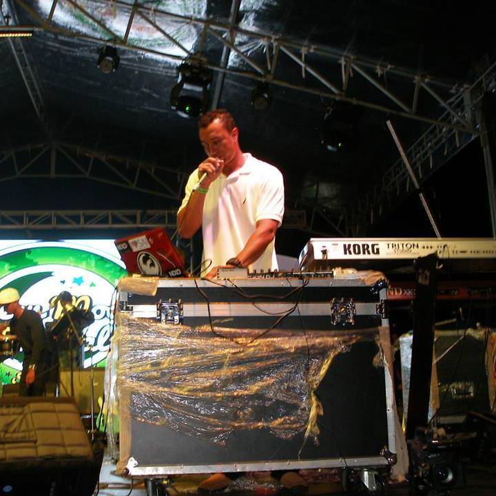 dj since 1994  in  san andres providence and kettlina islands massive clean dancehall mixxes and refixx show on stage 100% hype real caribbean vibes!!!