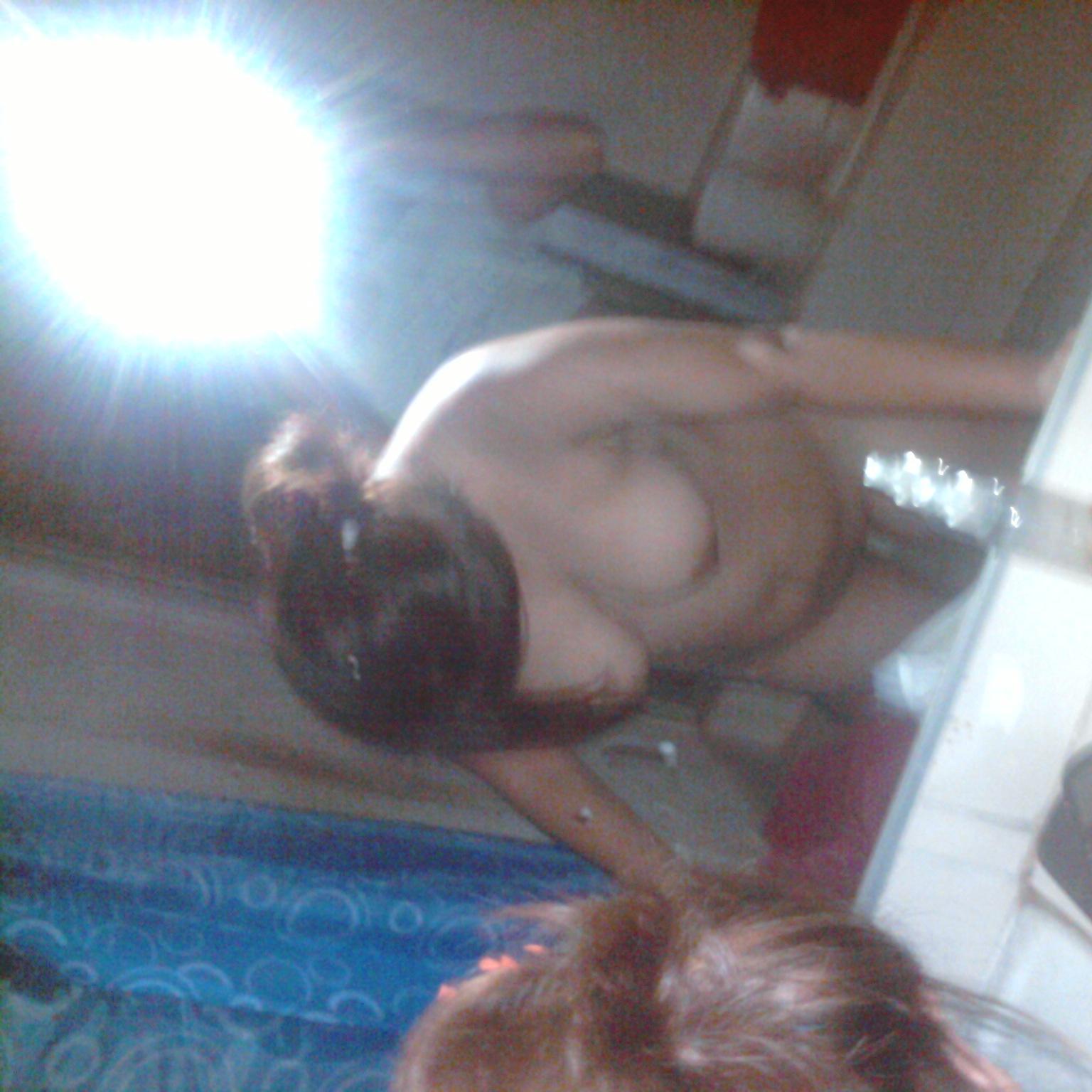 chico bien hot
pide WhatSapp
