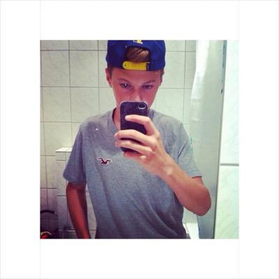 PaulKxrn03's profile picture. THUG LIFE ¥