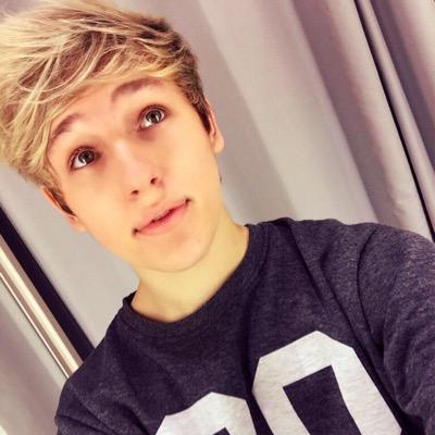 Follow @TheTideInsider because she just gave you a free follow! Also, feel free to ask her for a group DM with 5/4 or follow help!