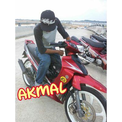 menyintai seseorang dgan penuh pengharapan ;) . akmal , 15