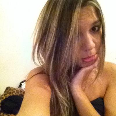 Transpirava alegria, era dona dos seus passos..