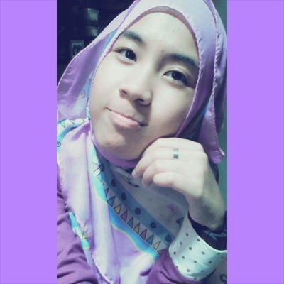 LeaApriani1's profile picture. 