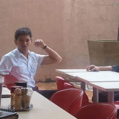 GinoWeiii23's profile picture. Rose