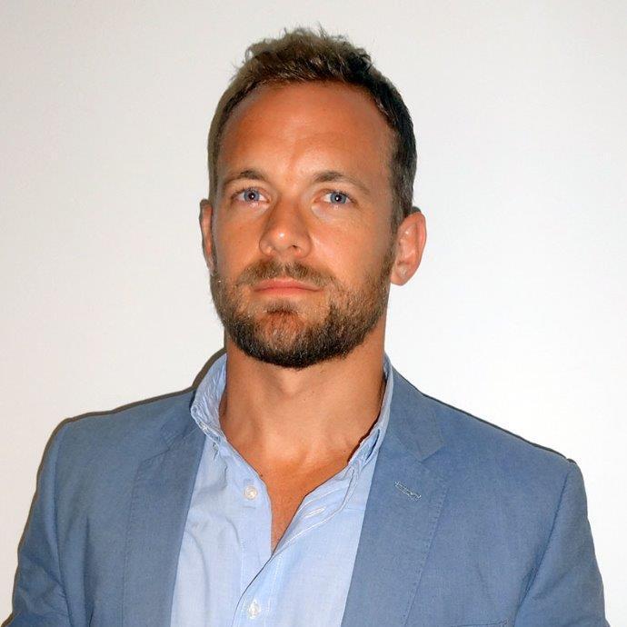 CEO for Lightwire Business in NZ and Australia when not watching/playing rugby(views entirely my own though), raised in NZ, living on Gold Coast.