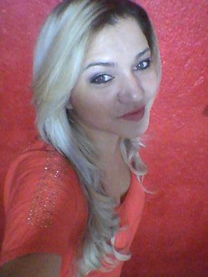 Levita na casa do Senhor, esposa do Pr. André Araujo,mãe de Nicollas Araujo..Uma pessoa muito Feliz!!!