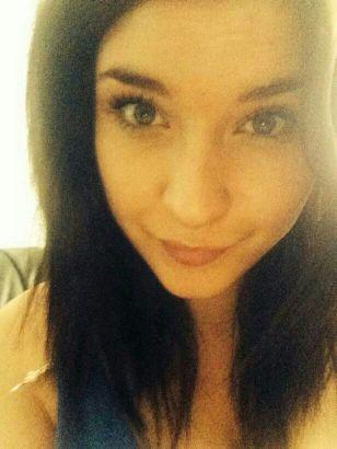 Acts like a twat but she's a top banana.                                                Instagram- adelethompsonx
