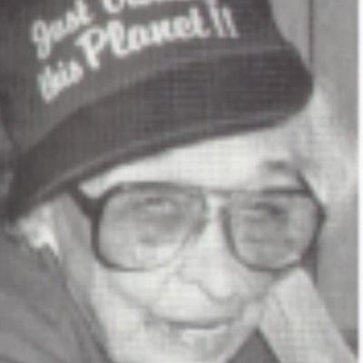 Enfermera.Experta en tetradimensionalidad y Helicidad.Un poco elíptica y me gusta la cebolla. R1 de MATRONA en ese hospital que hay al lado de... HUMOR